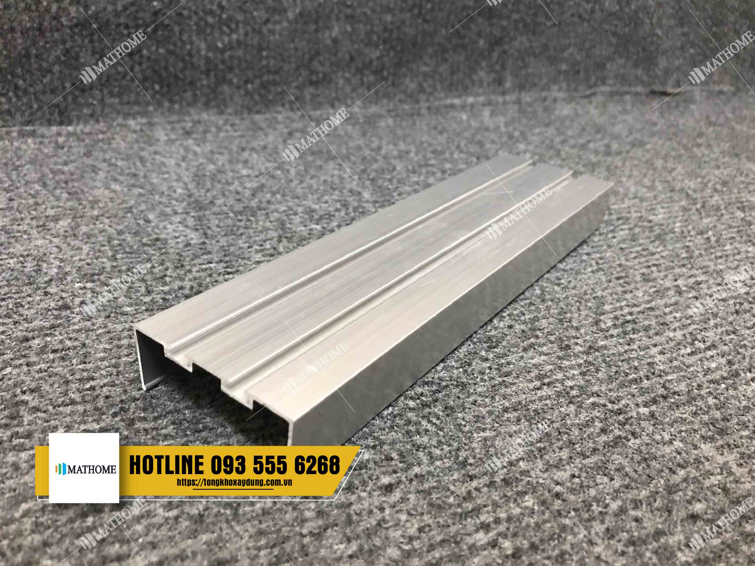 U bo đáy tấm panel